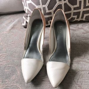 Levity Mirage white and beige leather pumps, size 7.5